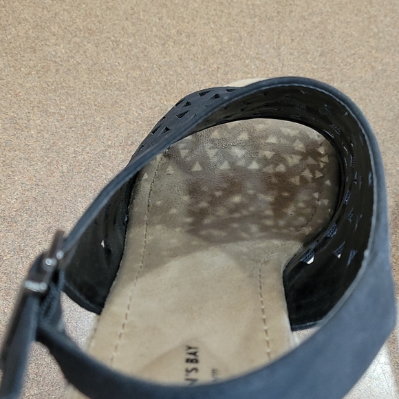 St. John's Bay Black Cut Out Wedge Sandals!!! - Picture 8 of 10